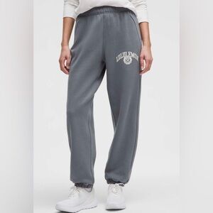 Lululemon NWT Scuba Mid Rise Oversized Fleece Joggers Graphic Solar Grey Size XS